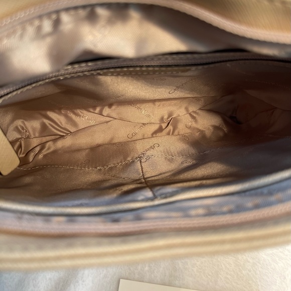 Calvin Klein crossbody bag saffiano leather beige - Picture 4 of 8